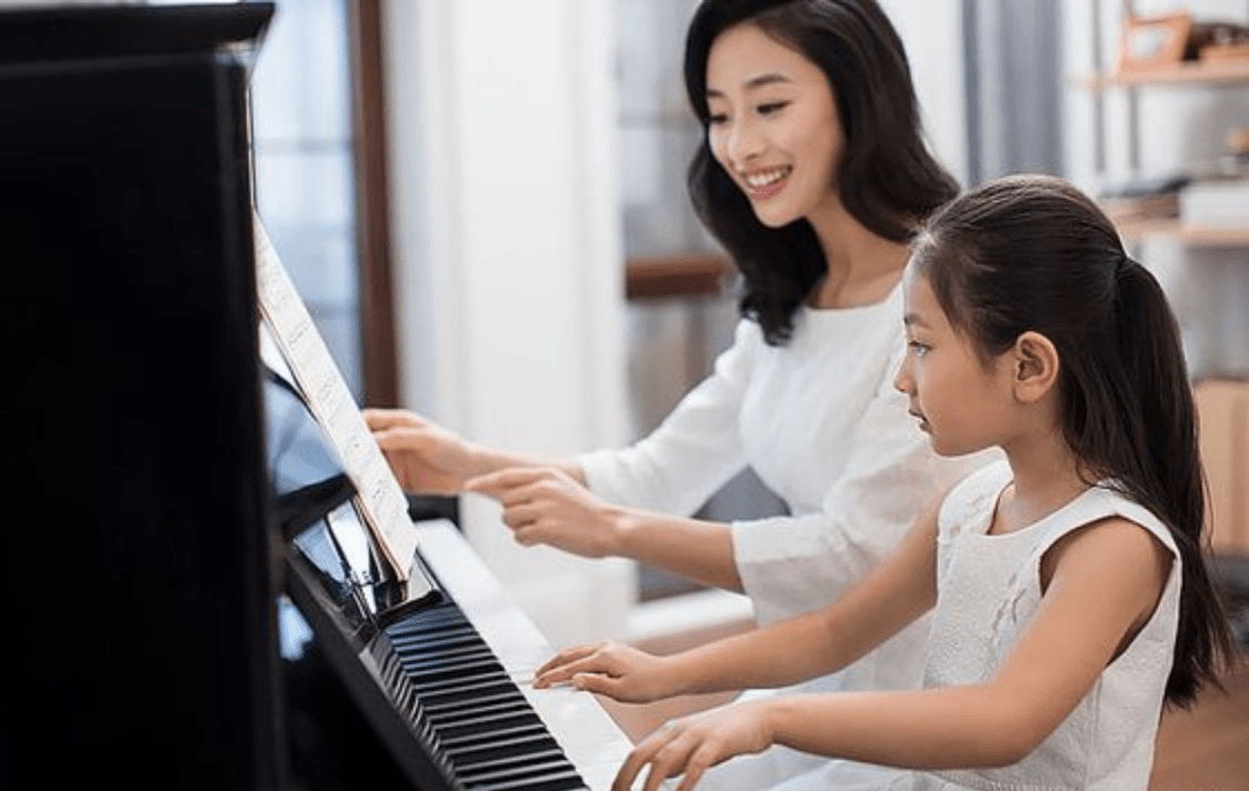 Beginner Pianos Children Digital vs Acoustic Guide 12 Hướng Dẫn Cách Chọn Mua Đàn Piano Cho Trẻ Em