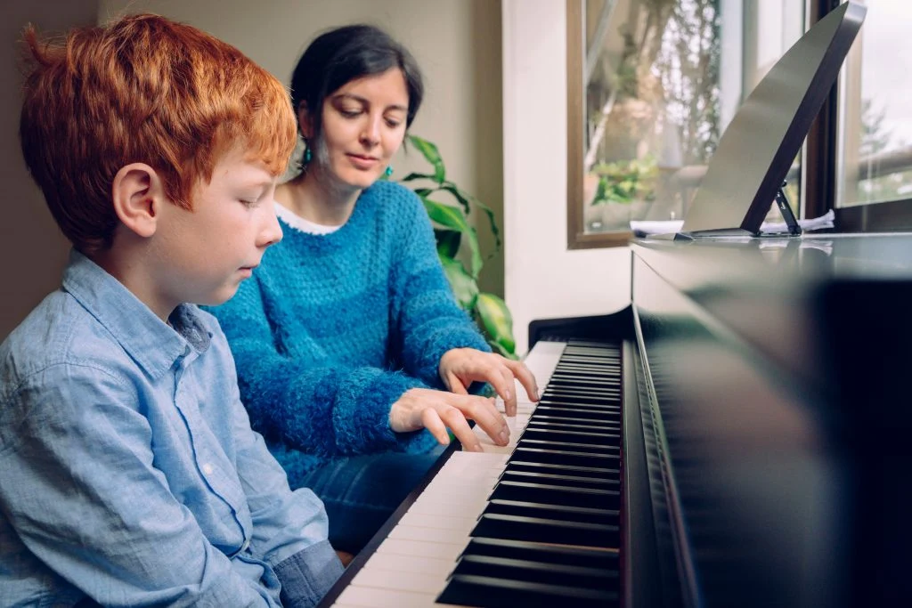 What Is the Best Age for a Child to Start Piano? 11 Hướng dẫn chọn mua đàn piano cho bé mới học