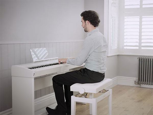Common Piano Posture Mistakes Expert Guide Advice 9 Hướng dẫn tư thế ngồi chơi đàn piano chuẩn và đẹp