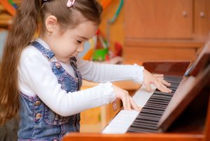 Hãy cho con bạn đi học đàn piano vào hè này | Hoàng Piano