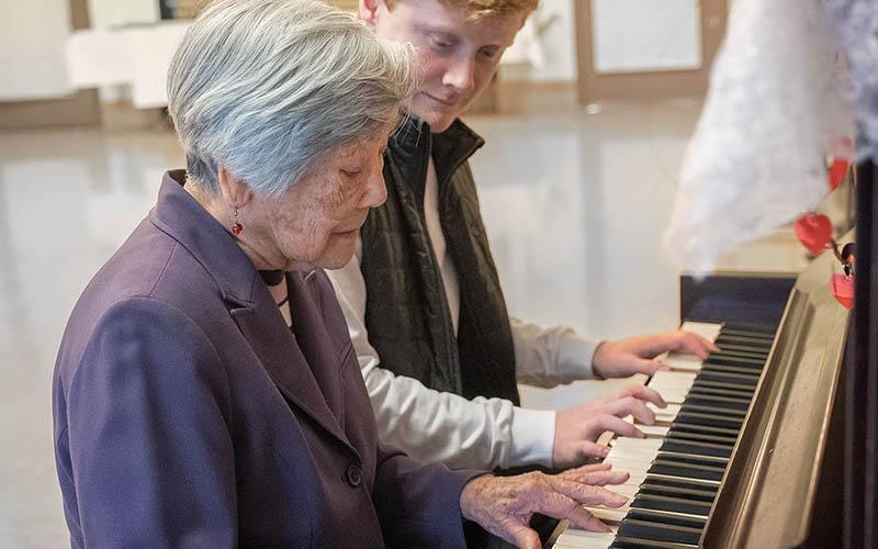 Learning Piano in Retirement NYC Comprehensive Guide 12 Kinh nghiệm học đàn piano người lớn thành công 100%