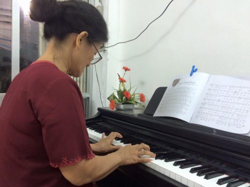 Learning Piano in Retirement NYC Comprehensive Guide 13 Học piano cho người lớn tuổi: Hãy lưu ý những điều này