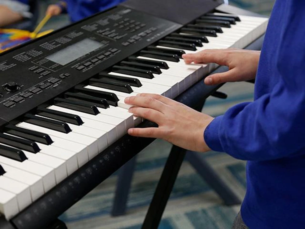 Connection Between Piano Lessons Cognitive Health 9 Học organ có chơi được piano không? Lời khuyên từ người chơi có kinh nghiệm