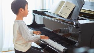 Piano cho người đau khớp tay: Hướng dẫn chọn phím nhẹ
