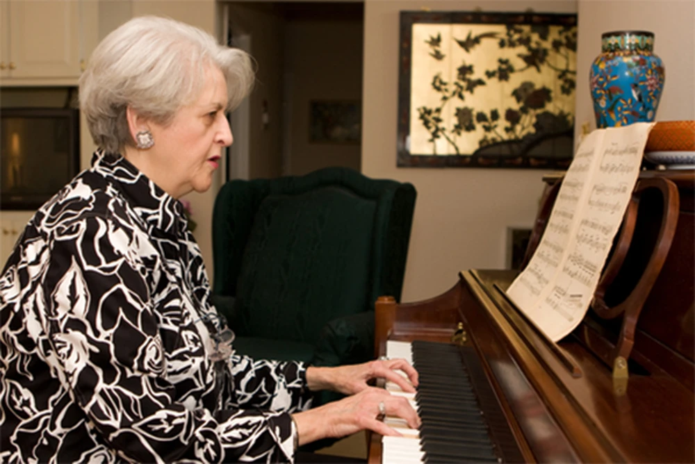 Social Benefits of Music for Seniors in NYC Guide 13 14 tip học piano cho người lớn hiệu quả