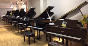 Viết về sở thích chơi đàn Guitar, Piano bằng tiếng Anh (4 Mẫu)